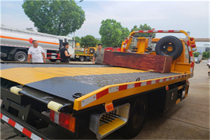 鹤城区附近拖车电话号码服务